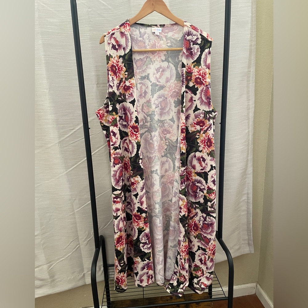 Floral sleeveless duster